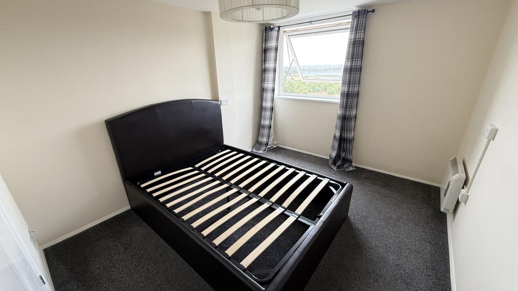 Lot: 170 - VACANT FLAT FOR INVESTMENT OR OCCUPATION - Interior image of bedroom